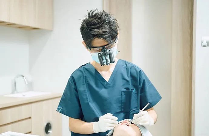 「できる限り患者様ご自身の歯を長く残すこと」を第一に考え、自由診療による精密根管治療をご提供しています。
