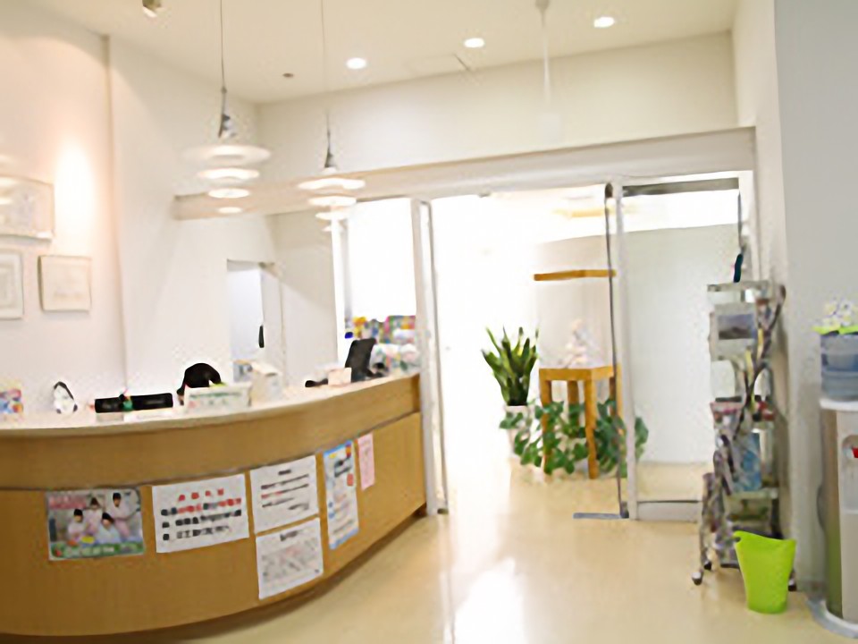 ①外観②受付③待合室