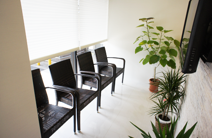 【かしわ台駅 徒歩6分】日本矯正歯科学会 認定医／日本口腔インプラント学会 認定専門医 在籍】高い技術と痛みの少ない治療を提供する さくら歯科