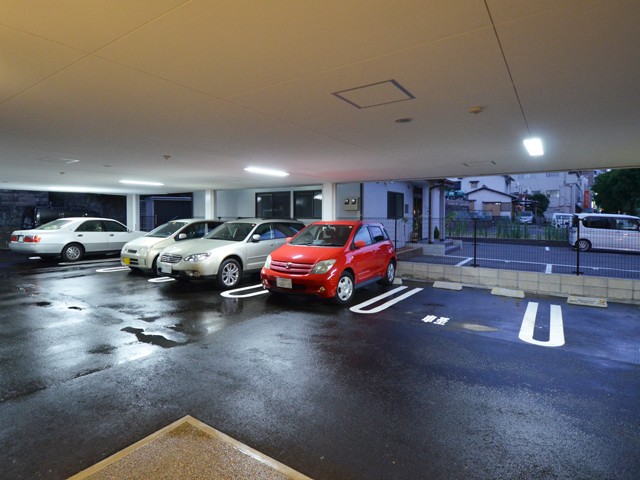 ①待合室②消毒コーナー③駐車場