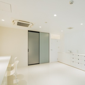 【地下鉄赤坂駅より徒歩10分】【西鉄バス赤坂2丁目より徒歩2分】【マウスピース型矯正を中心とした歯列矯正専門医院】福岡天神矯正歯科