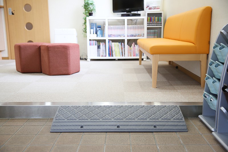 車イスでも院に入ることができます