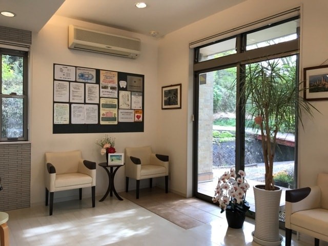 ①外観②待合室③治療台