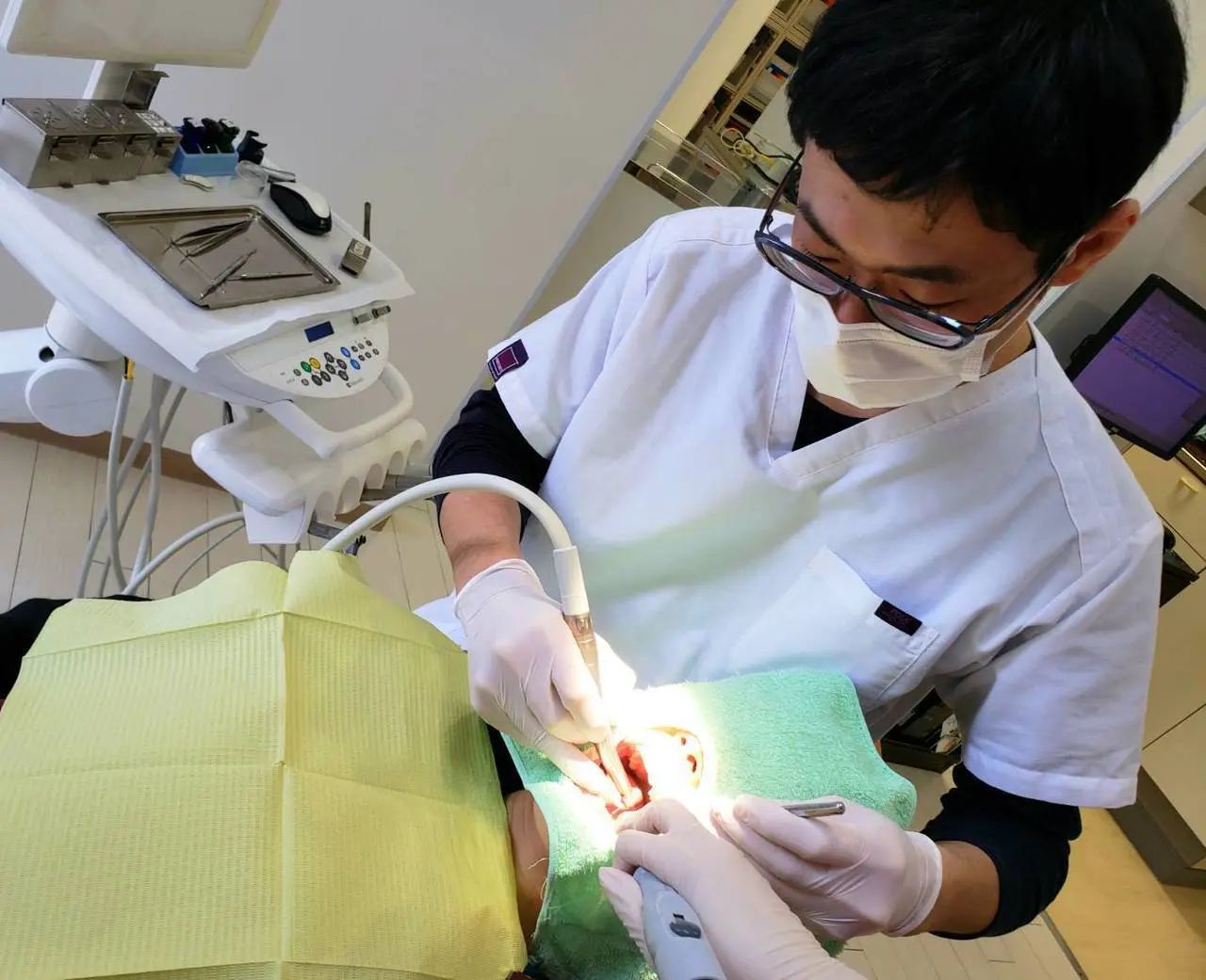 【高杉中学校近く・無料託児＆訪問診療あり】幅広い診療に対応する たかすぎ友愛歯科