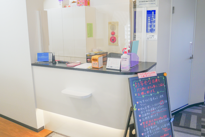 ①「インフォームド・チョイス」を基本方針として重視しています②受付③カウンセリングの様子