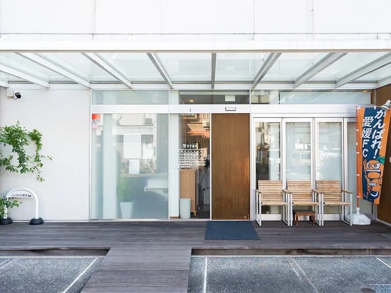 ①外観②受付③待合室