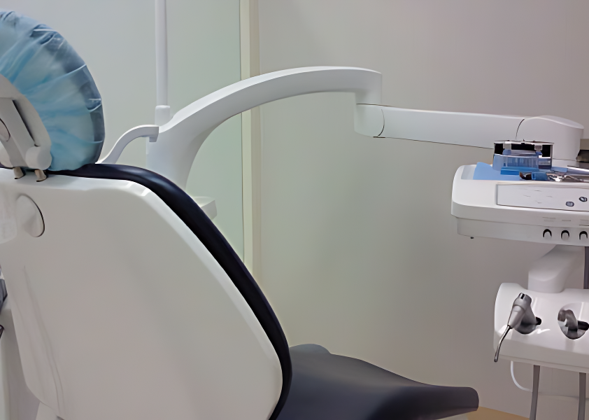 日本口腔インプラント学会会員による専門的知識と技術で失った歯の機能回復を実現