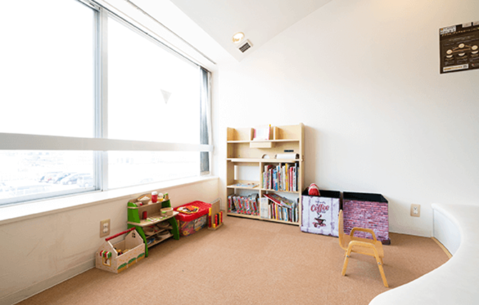 ①受付②待合室③キッズスペース