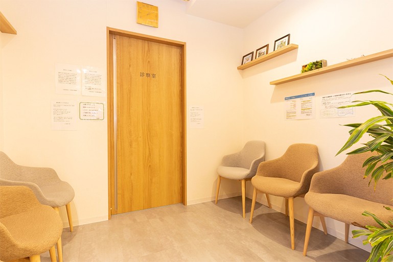 ①受付②待合室③診療室