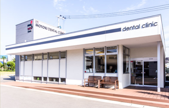 ①クリニック外観　②受付・待合室　③診療室