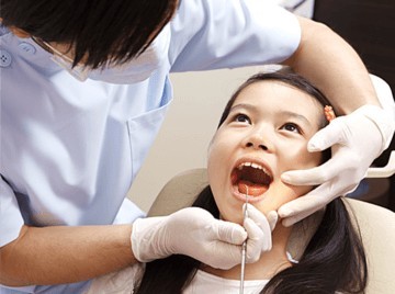 保護者の方と一緒にお子様のお口の状態を把握し、将来を見据えた対応を検討していきます