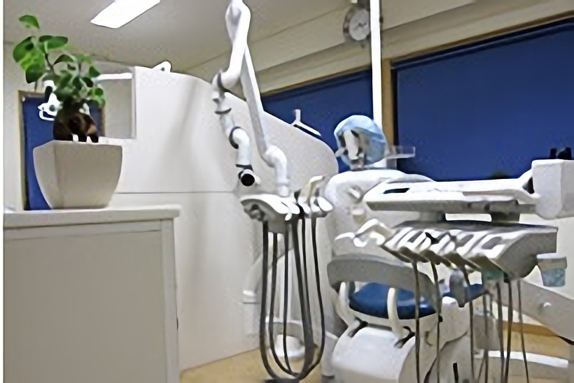 ①外観②待合室③診察室