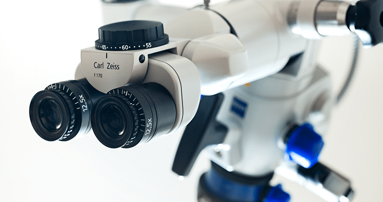 マイクロスコープは高倍率で歯の内部を観察することができます