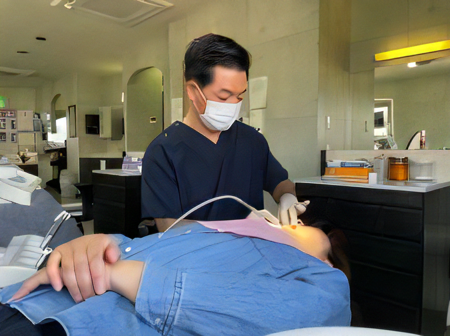 入れ歯作りに注力し、年齢を問わず通いやすい診療体制を整備