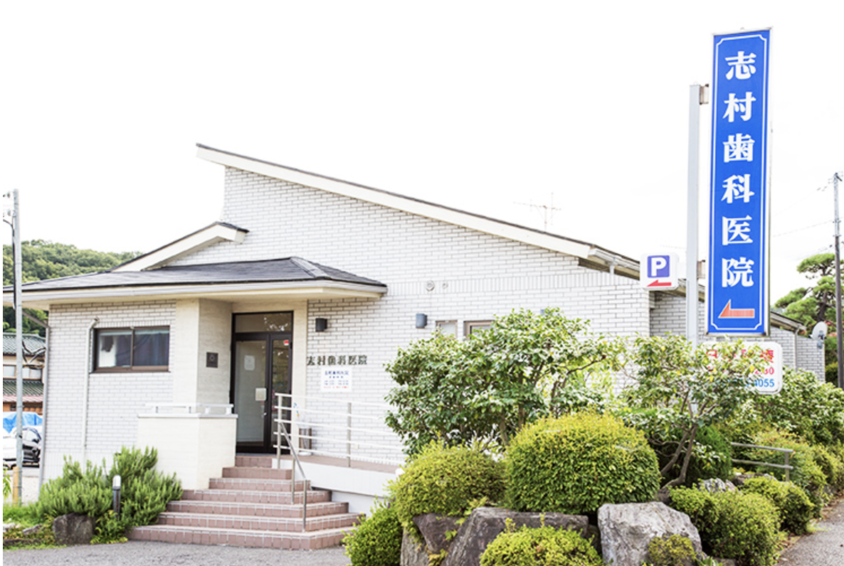 ①医院外観 ②受付 ③待合室