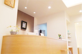 【亀貝中央バス停すぐ・駐車場完備】地域に根ざした診療で幅広い世代のお口の健康を支える桐生歯科医院