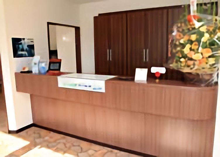 ①外観②受付③待合室