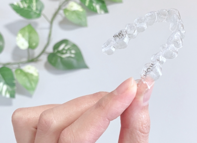 透明マウスピースを用います