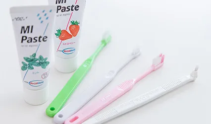 歯磨き指導を通じて、日常ケアをサポートしています