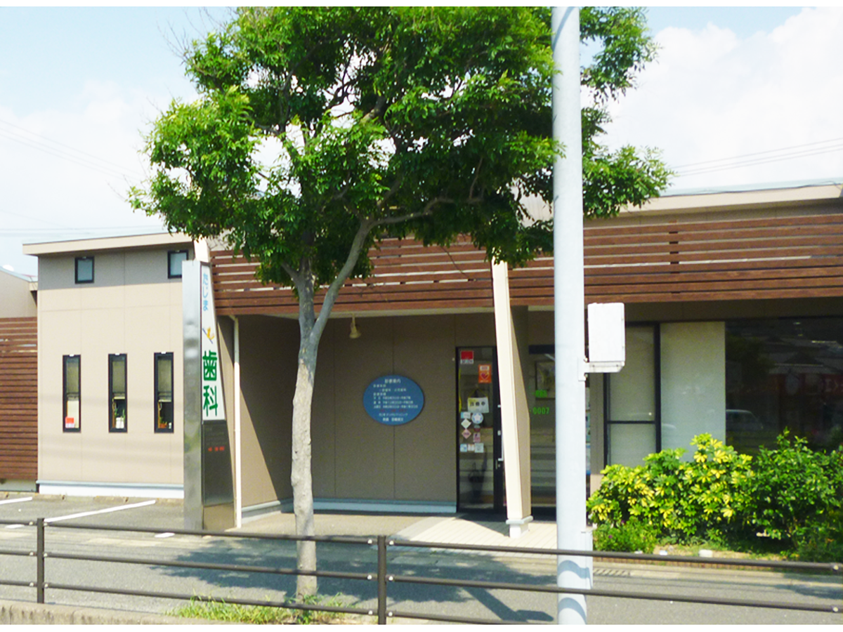 医院外観と院内の様子