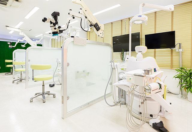 ①歯科医院外観②受付③診療室