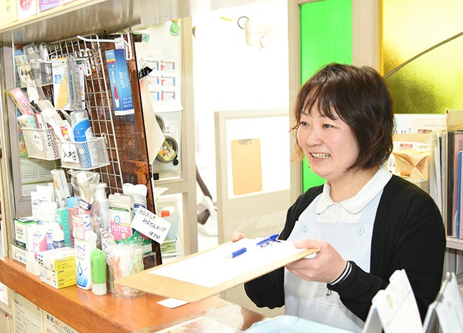 ①ビル外観②受付③治療室