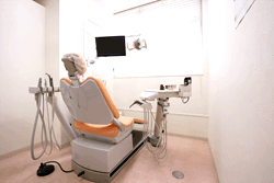 ①クリニック外観②受付③診療ユニット