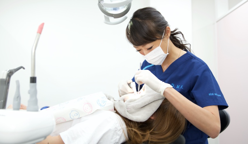 白い歯を保険診療でスピーディにお作りすることも可能です