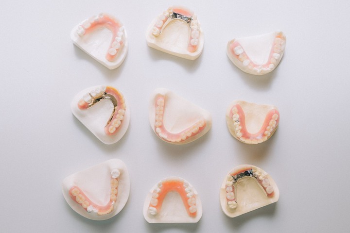 ミラクルデンチャー・インプラントオーバーデンチャー・精密義歯など複数の義歯から最適な方法を提案しています