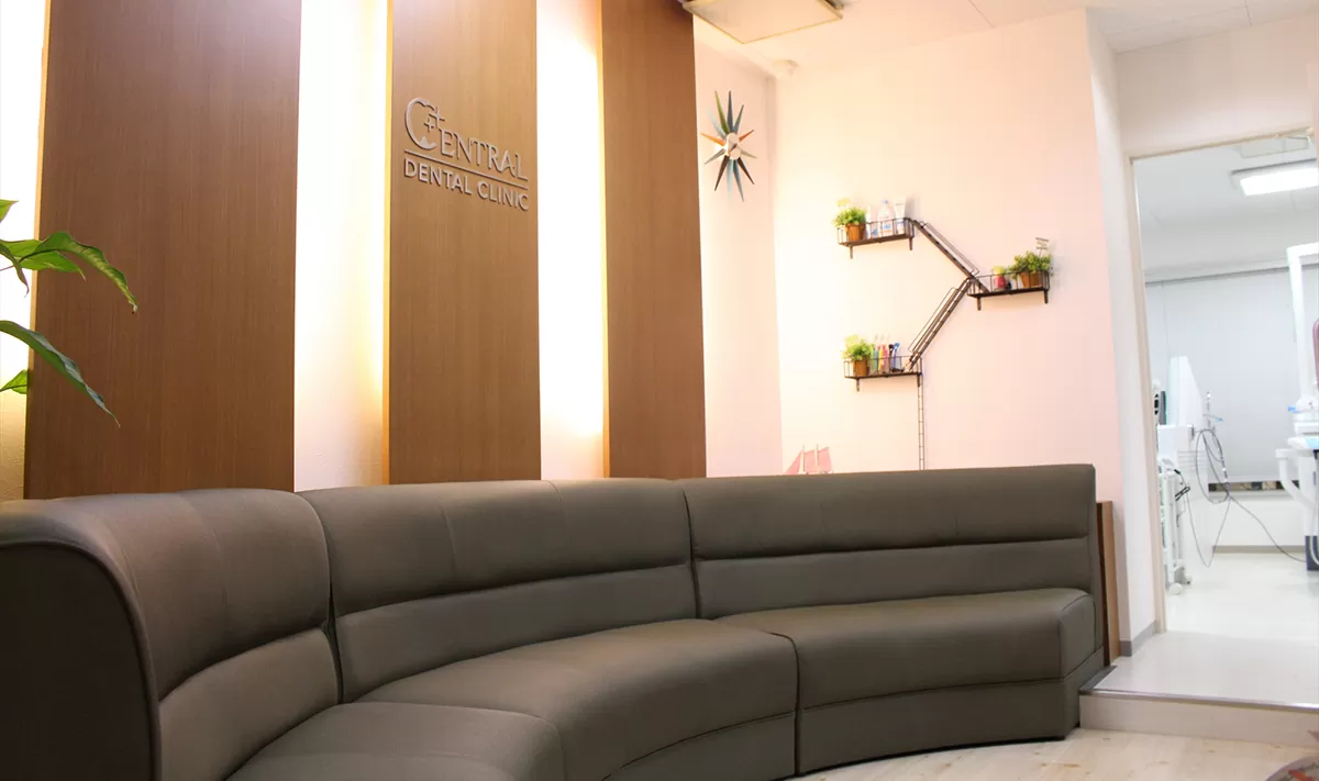 痛みやぐらつきを抑える、進化した入れ歯の選択肢