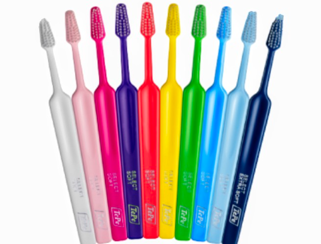 患者様に対しては、歯ブラシの使い方やデンタルフロスの活用方法を丁寧に指導し、継続的なメインテナンスの重要性を伝えています