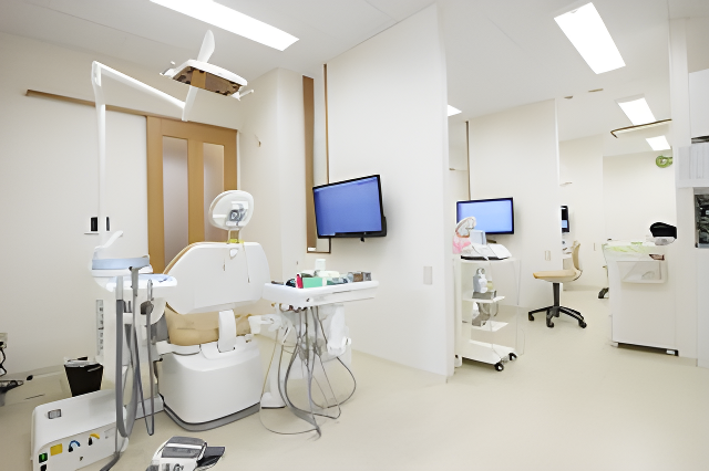 【西武多摩川線　新小金井駅から徒歩1分】【FMSインプラント研究会所属医師在籍】優しい歯科医療・質の高い医療を目指す小金井ファーストデンタルクリニック