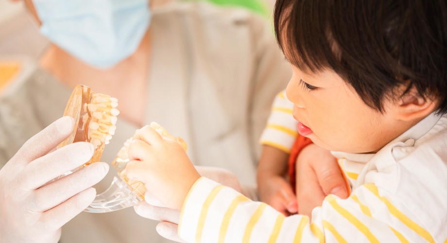 お子様の成長段階や年齢を考慮して治療を進めています