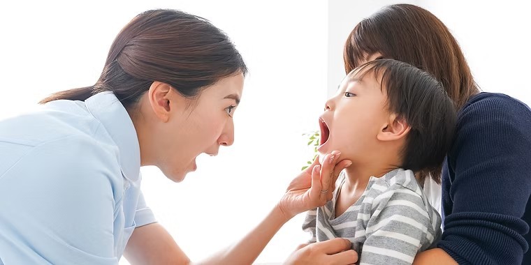 乳歯の健康を守ることを基盤とし、永久歯へと健全につなげるためのサポートに力を入れています。