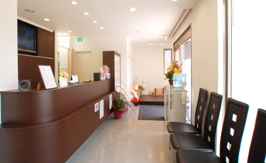 【駐車場・駐輪場完備】土曜日も18時まで診療する国立セントラル歯科