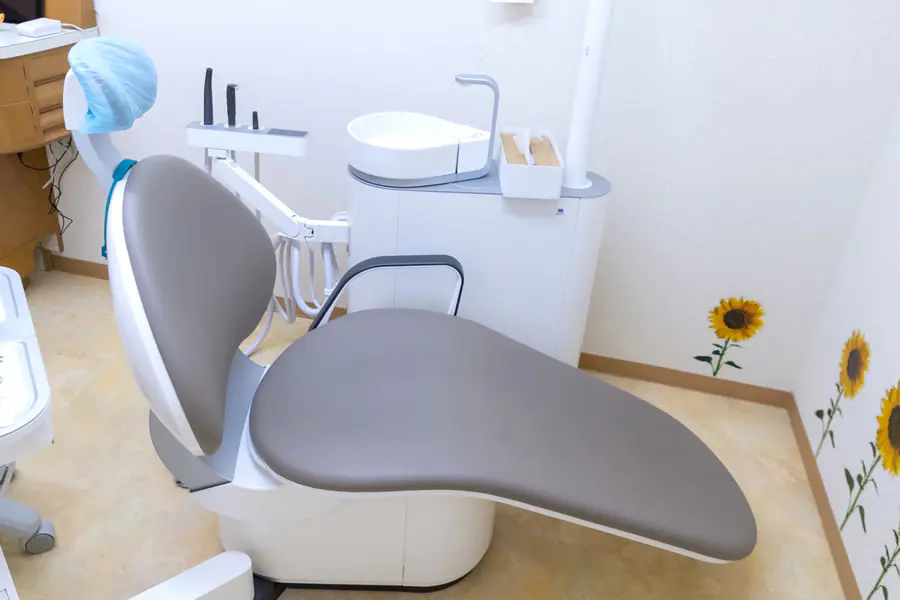 顎の関節や筋肉に生じる不調に対し、症状に応じた段階的な顎関節症の治療が行われています