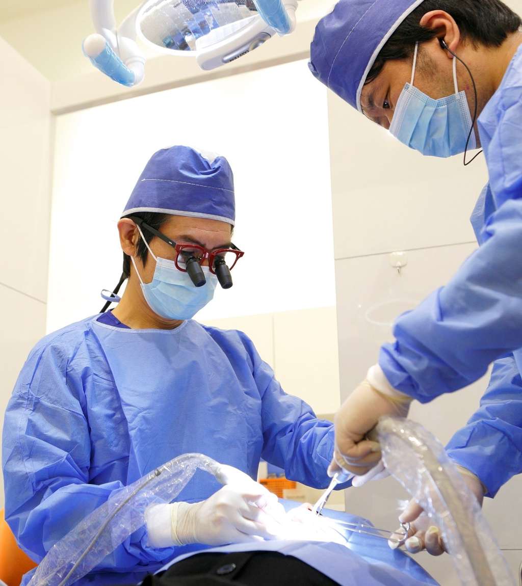 インプラント症例数347件/年で、日本口腔インプラント学会専門医がインプラント治療を行います