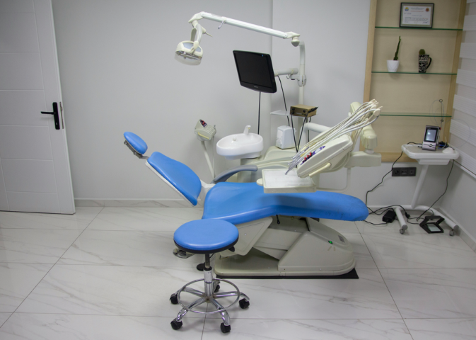 【鶴橋駅から徒歩3分】レーザー治療と訪問診療に対応するかめやま歯科クリニック