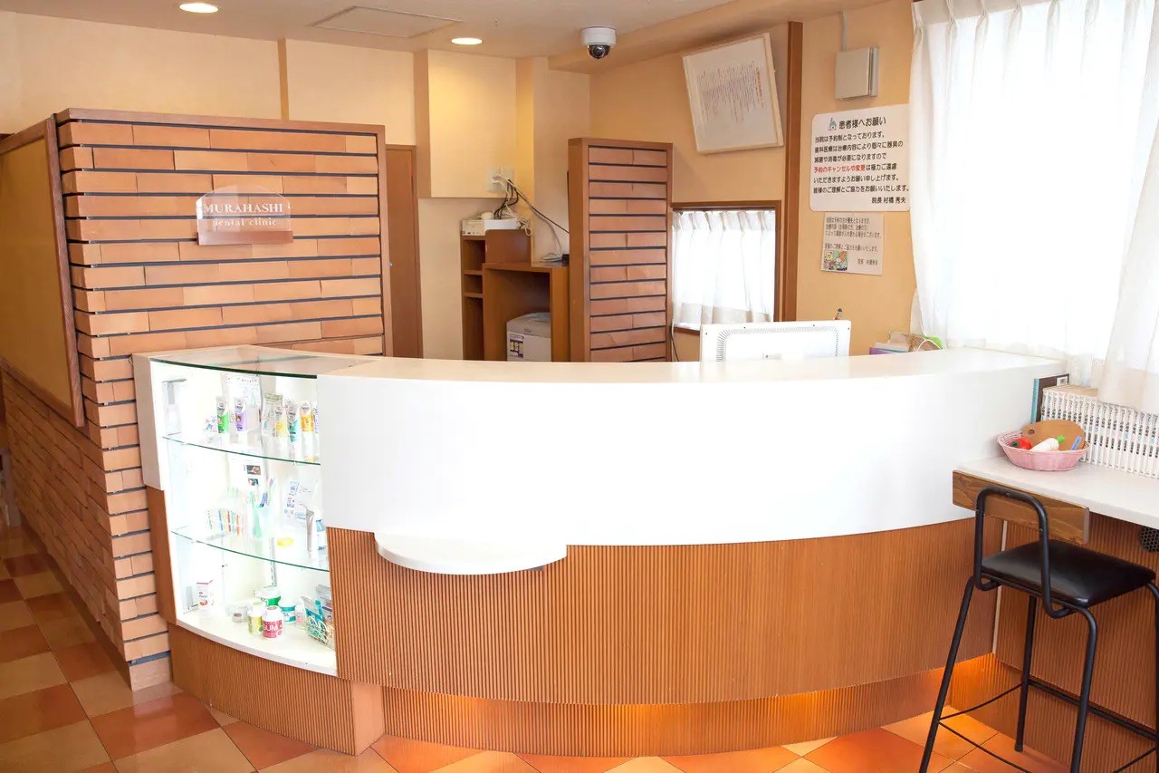 ①外観②受付③待合室