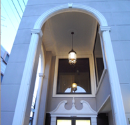 ①HMDプラザ（医療ビル）②入口