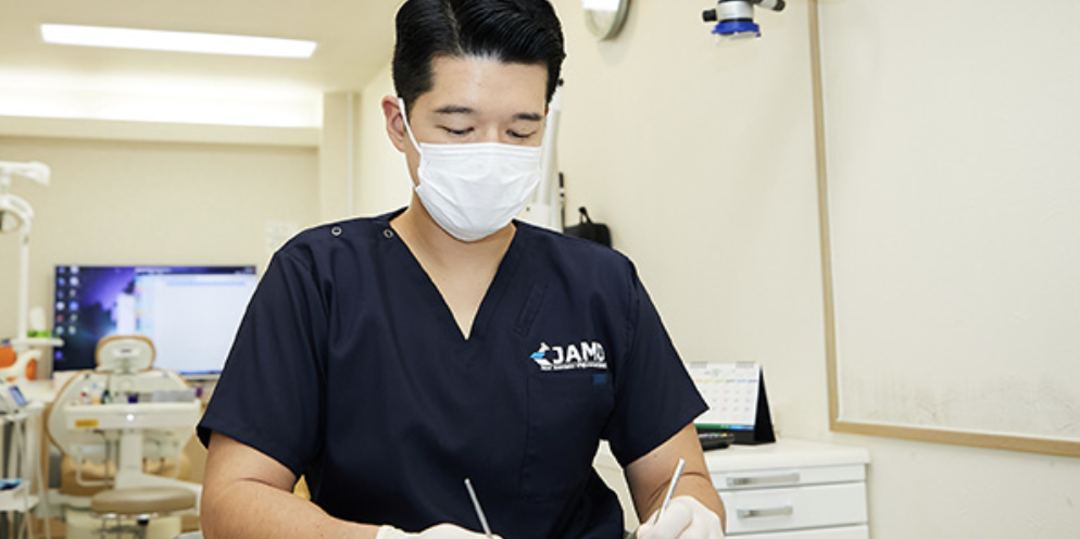 ①未来も自分の歯で食事や会話を楽しむために ②医院外観 ③診療風景