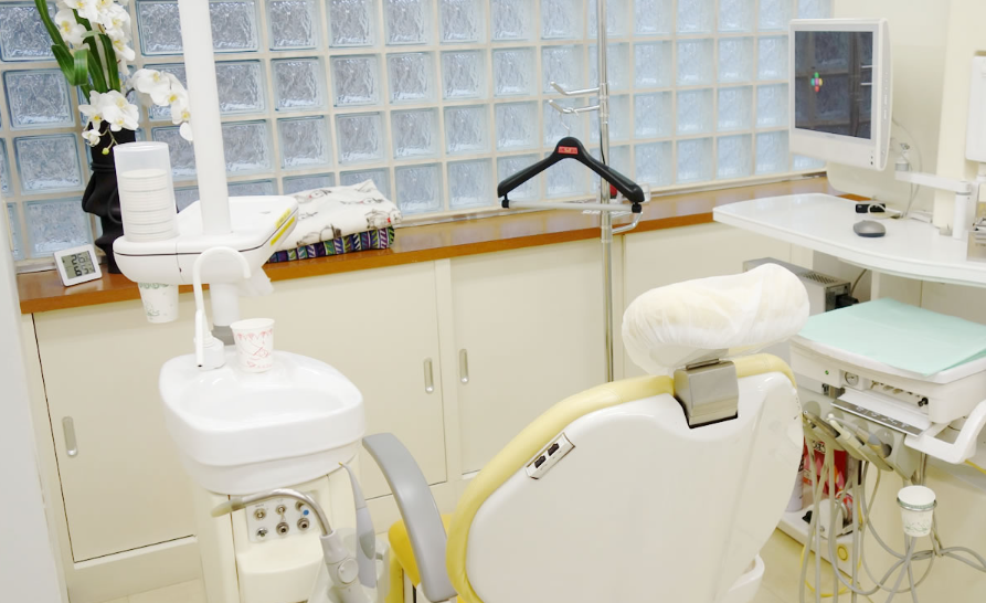 専門医による安全で確実なインプラント治療を提供します