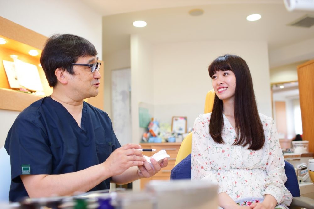 自然な口元を実現する素材選びを重視しています