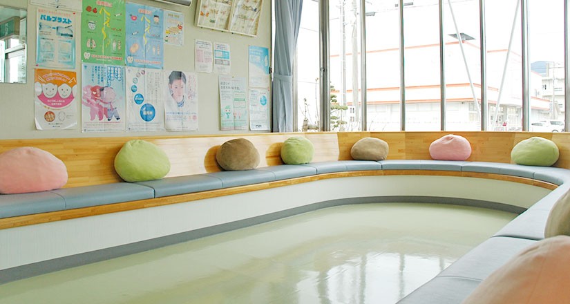 ①医院外観②受付③待合室