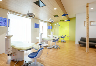 お子様専用の診察台がございます