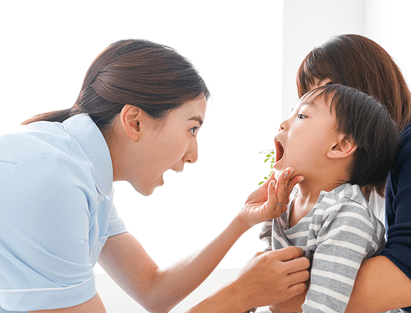 フッ素塗布やシーラント処置を積極的に行います