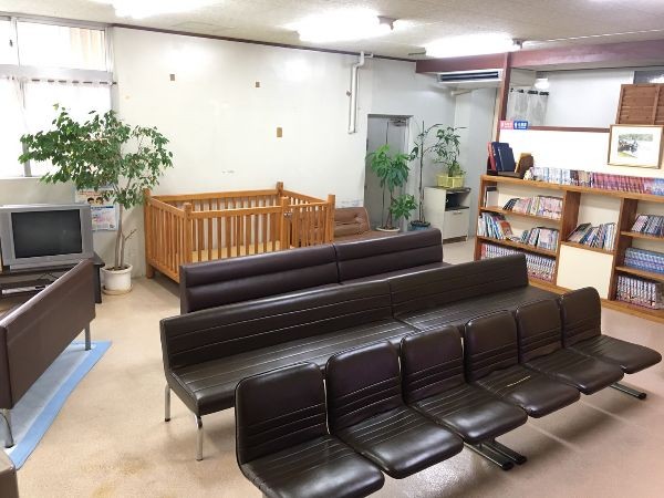 ①待合室　②診療室※写真はイメージです。　③治療器具※写真はイメージです。