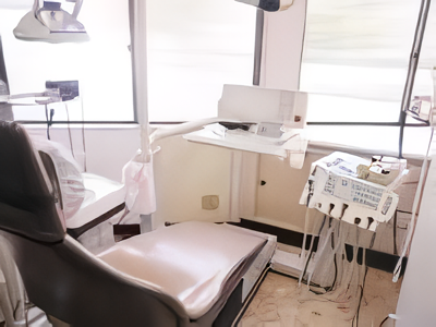 忙しい日々の中でも少しだけ立ち止まり、ご自身の歯と向き合う時間を持っていただくこと。それが未来のお口の健康につながる第一歩です。