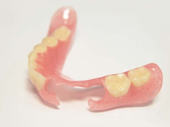 快適な入れ歯で食事を味わいましょう