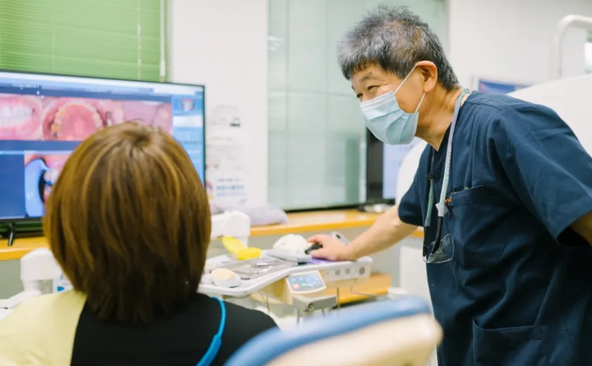 ①医院イメージ ②ひよこルーム ③診療風景